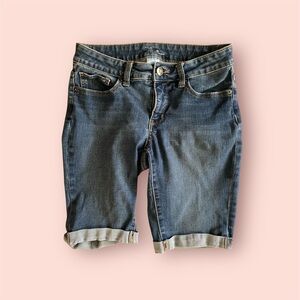 Time and Tru Blue Jean Shorts Classic Style-GUC